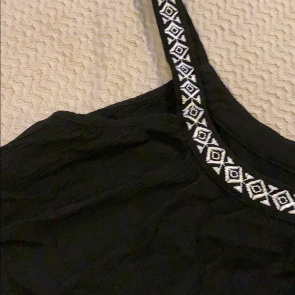 Black flowy crop top - Picture 2 of 3